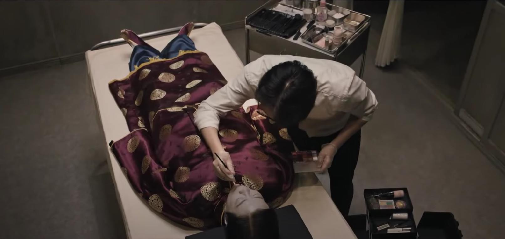 破地狱免费观看完整版国语/粤语加长版下载(豆瓣评分8.4)