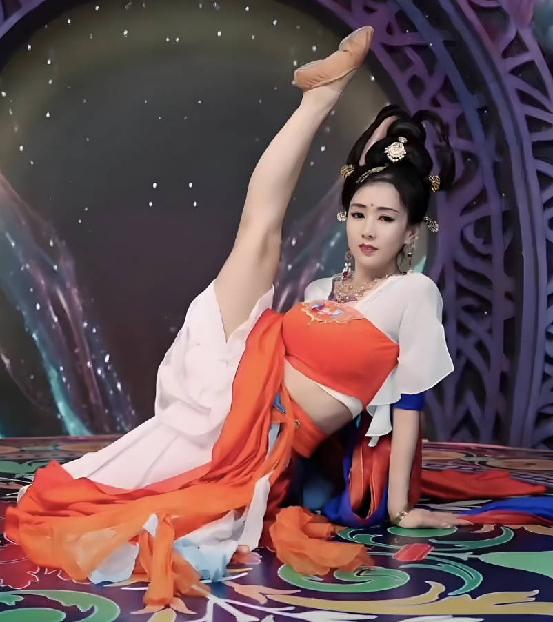 恒大歌舞团舞蹈视频完整版:白珊珊千古绝唱夺命十八蹲蹲舞高清在线观看